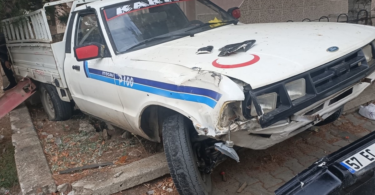 Kırıkkale\'de freni boşalan kamyon 5 araca çarptı
