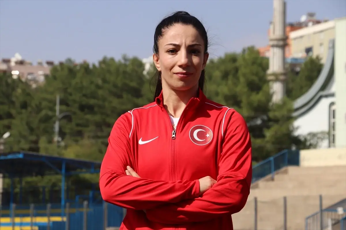 Milli güreşçi Evin Demirhan Yavuz, Paris Olimpiyatları\'nda altın madalya hedefliyor