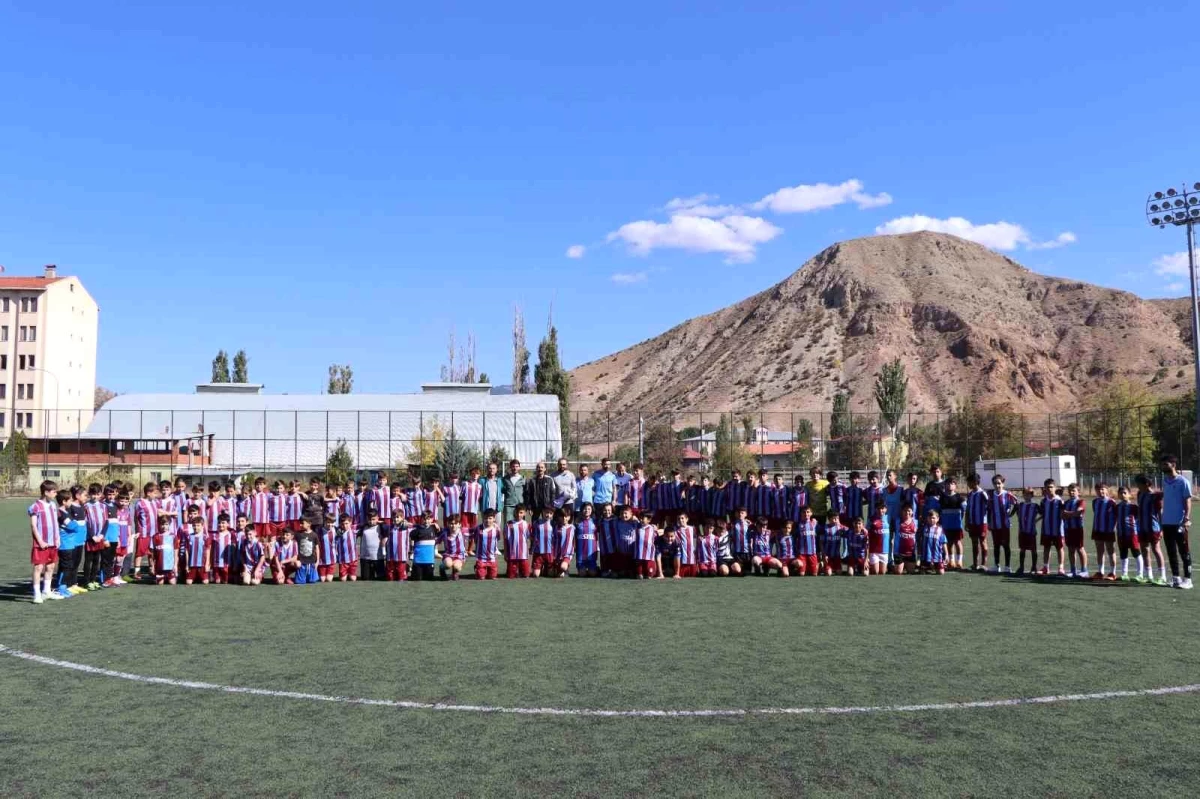 Trabzonspor Futbol Okulları Dörtlü Turnuva İçin Oltu\'ya Geldi