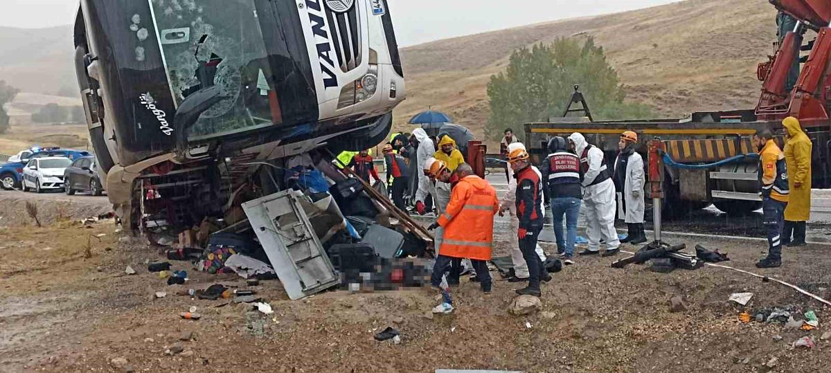 Sivas'ın Gürün ilçesinde otobüs kazasında ölü sayısı 7'ye yükseldi