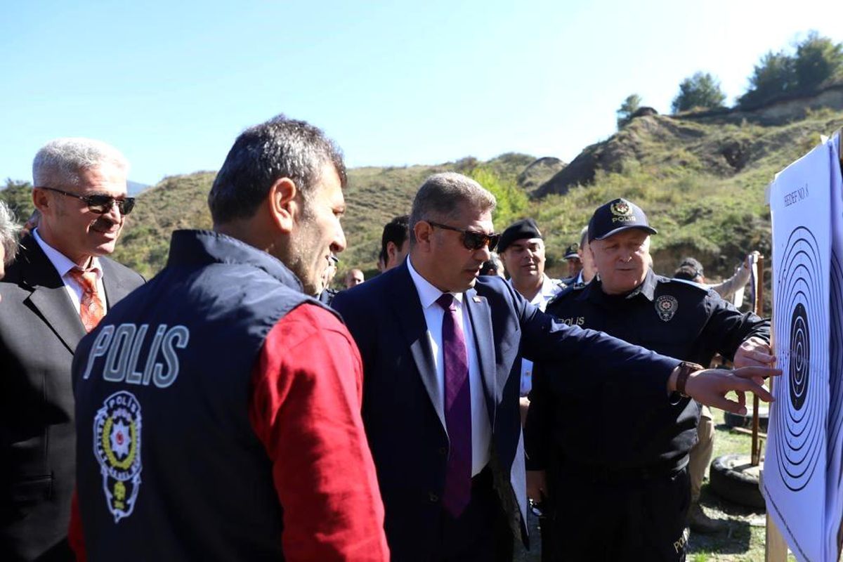 Düzce\'de Cumhuriyetin 100. Yılında Atış Yarışması Düzenlendi
