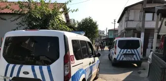 Akyazı'da Husumetli Tarafından Bıçaklanan Genç Hastaneye Kaldırıldı