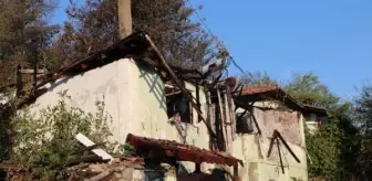 Samsun'da Yangın: 1 Kişi Hayatını Kaybetti, 3 Ev Kullanılamaz Hale Geldi