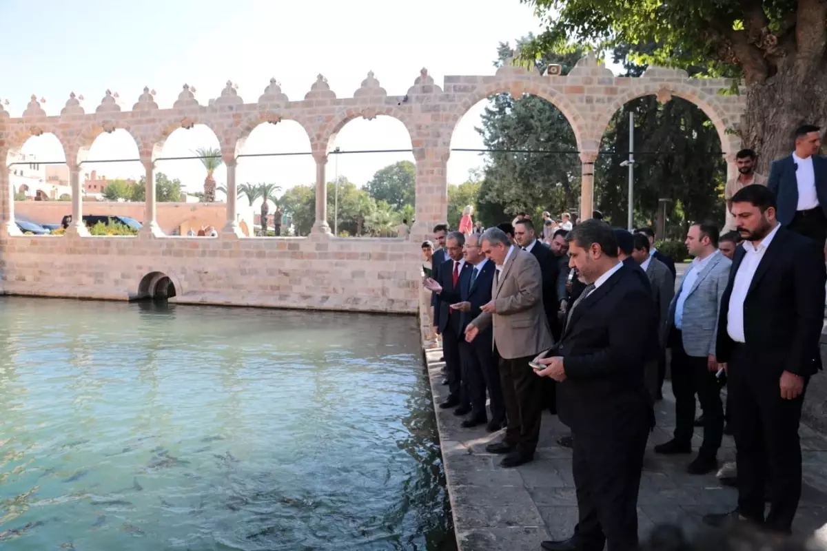 Şanlıurfa Büyükşehir Belediye Başkanı ve TBMM Başkanvekili Balıklıgöl\'de Vatandaşlarla Buluştu