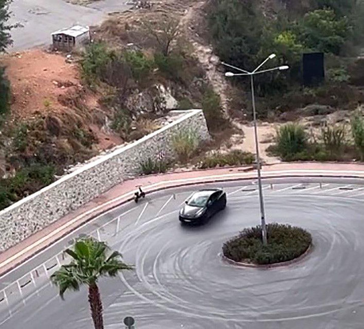 Mersin\'de Tesla ile drift atan sürücünün ehliyeti iptal edildi