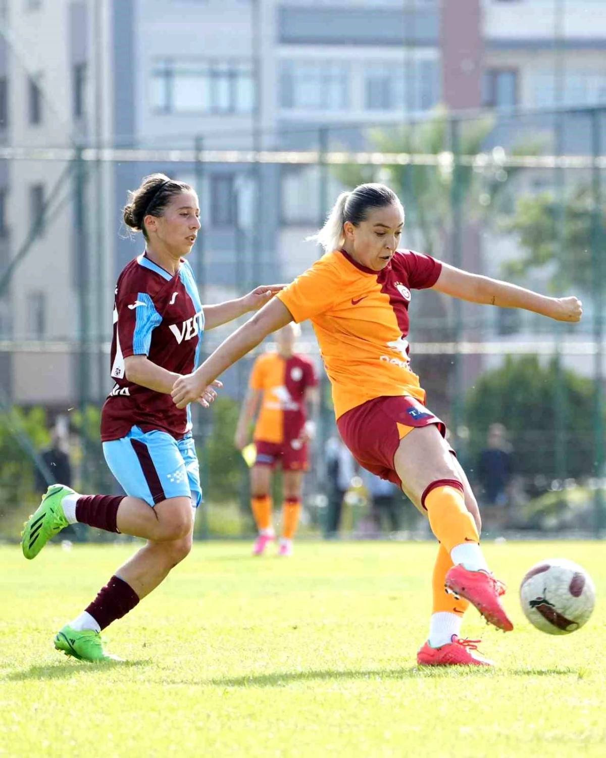 Galatasaray Kadın Futbol Takımı Trabzonspor\'u 2-0 Mağlup Etti