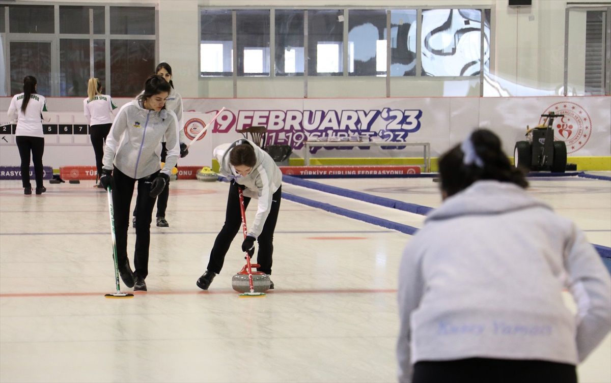 Türkiye Curling Federasyonu Başkanı Kenan Şebin, curling salonlarının sayısının artmasını istiyor