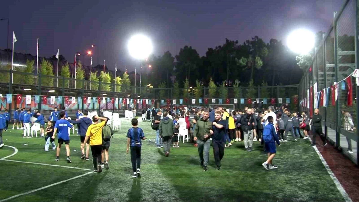Ümraniye Belediyesi 16 Amatör Spor Kulübüne Malzeme Yardımında Bulundu