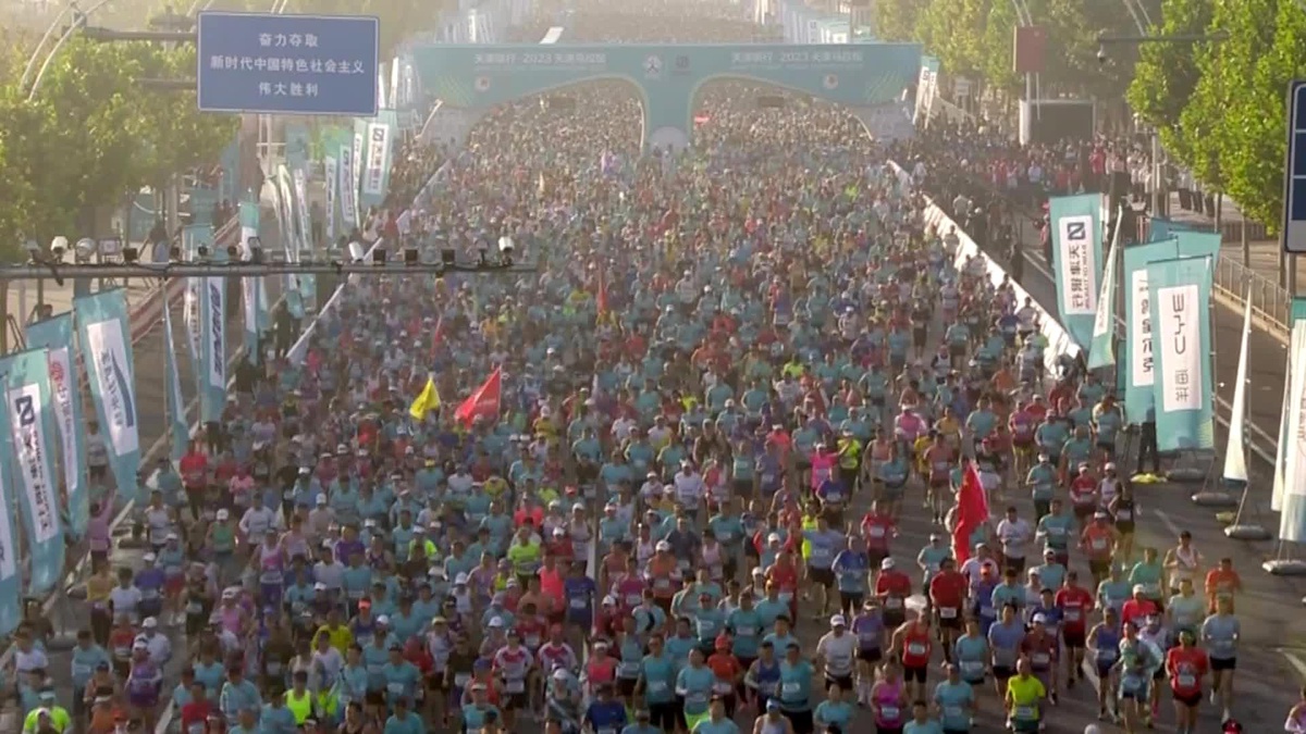 2023 Tianjin Maratonu\'ndan çeşitli görüntüler