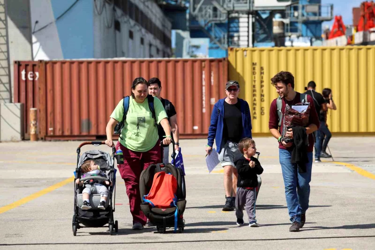 ABD, İsrail\'deki vatandaşlarını Hayfa Limanı\'na gönderdiği gemi ile tahliye etmeye başladı