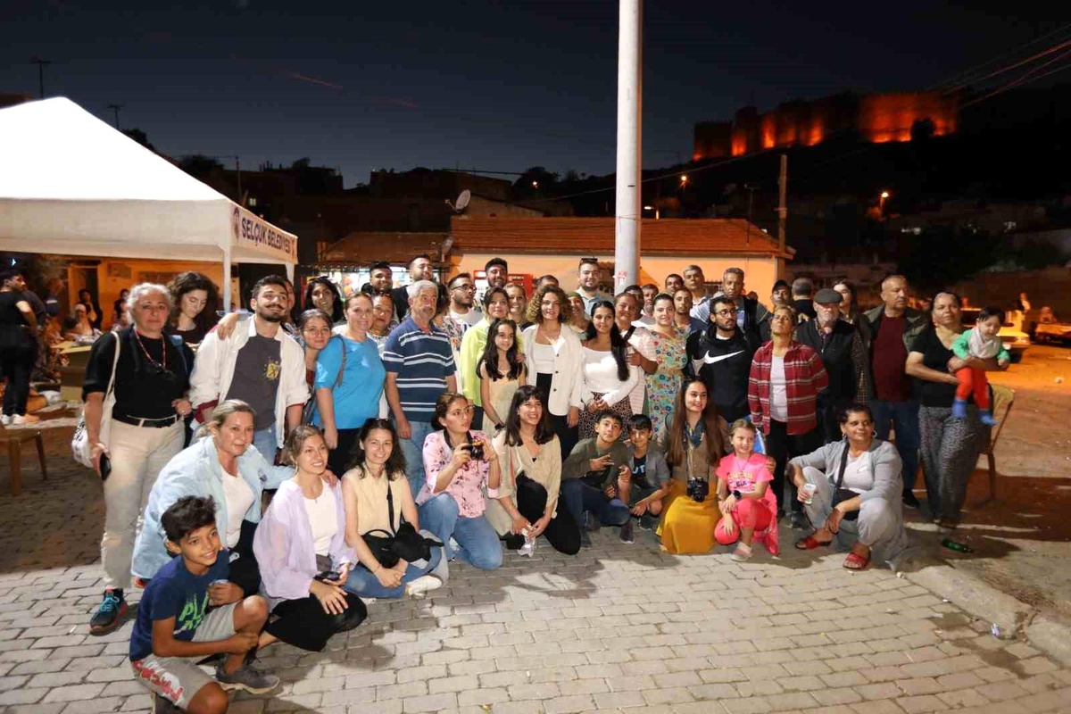 Başka Bir Siyaset Okulu, İsabey Mahallesi\'nde Roman Vatandaşlarla Buluştu