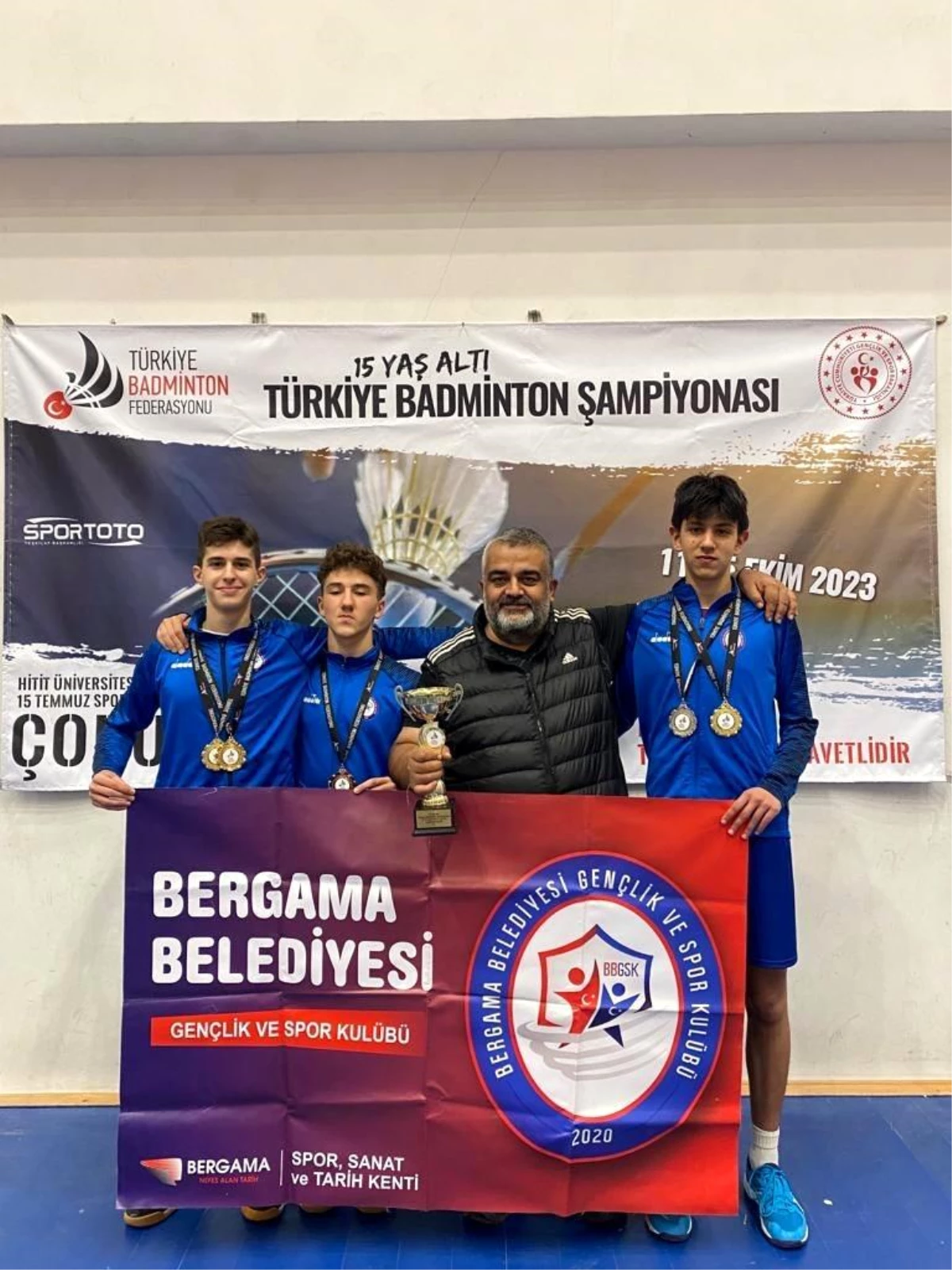 Bergama Belediyesi Sporcuları Türkiye Badminton Şampiyonasında Başarılı Oldu