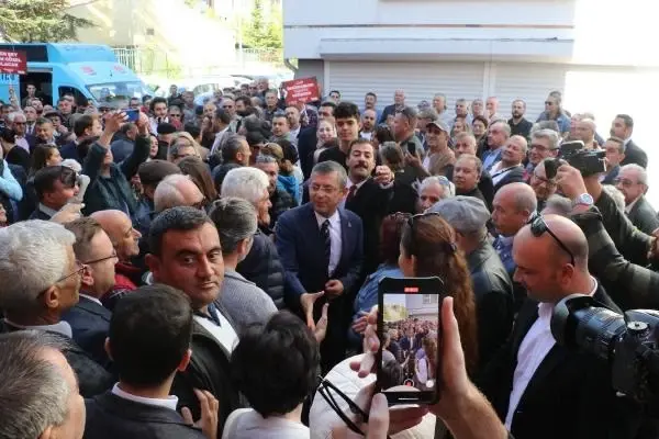 CHP'li Özel: Kapı önüne koymaları değil; babaevinin kapılarını açmayı vadediyorum