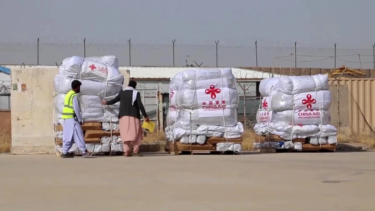 Çin, Afganistan\'a deprem yardım malzemeleri gönderdi