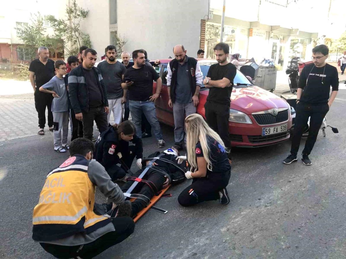 Tekirdağ Çorlu\'da otomobille çarpışan motosikletli kurye yaralandı