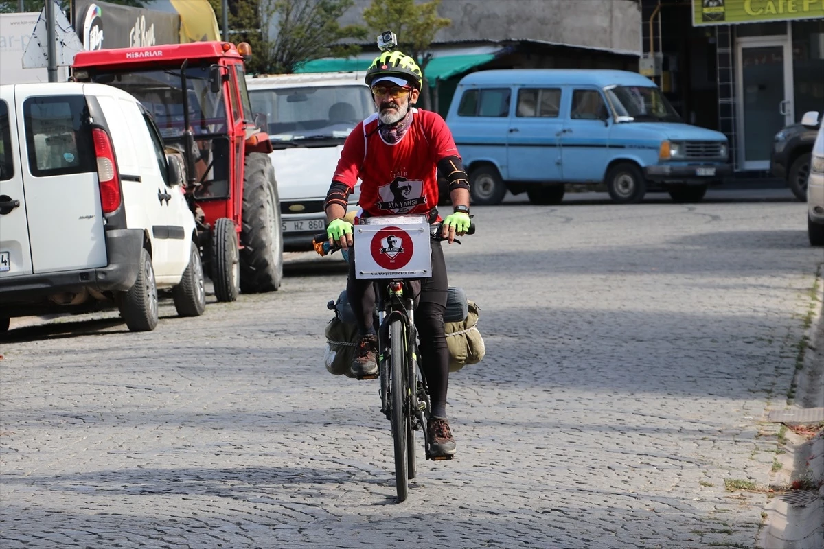 67 yaşındaki bisikletçi Cumhuriyet\'in 100. yıl kutlamalarına İzmir\'de katılmak için yola çıktı