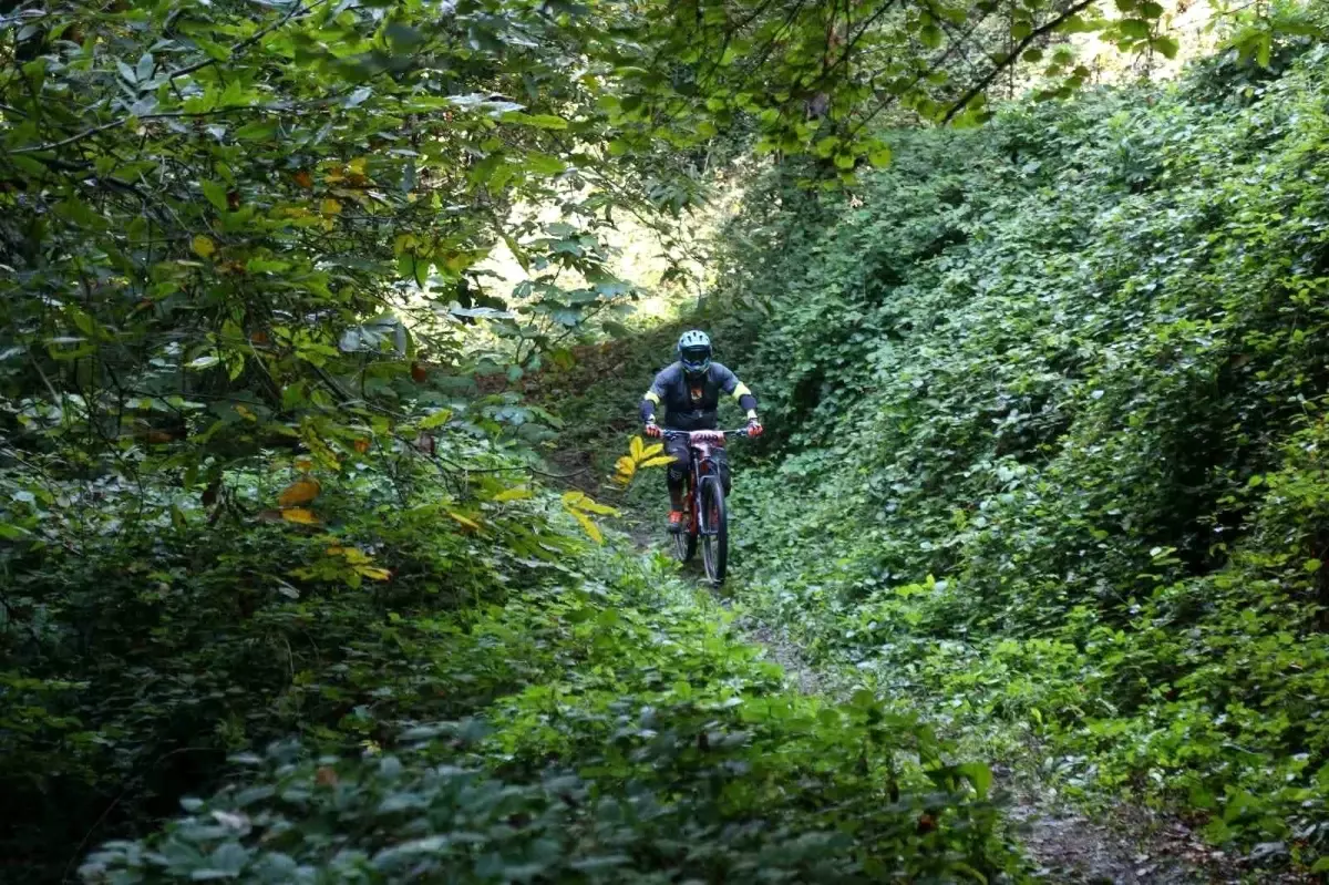 Gölcük Belediyesi Ev Sahipliğinde Dağ Bisikleti Downhill Cup Tamamlandı