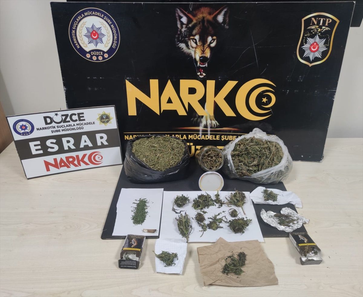 Düzce\'de Uyuşturucu Operasyonunda 1 Kilo 609 Gram Esrar Ele Geçirildi