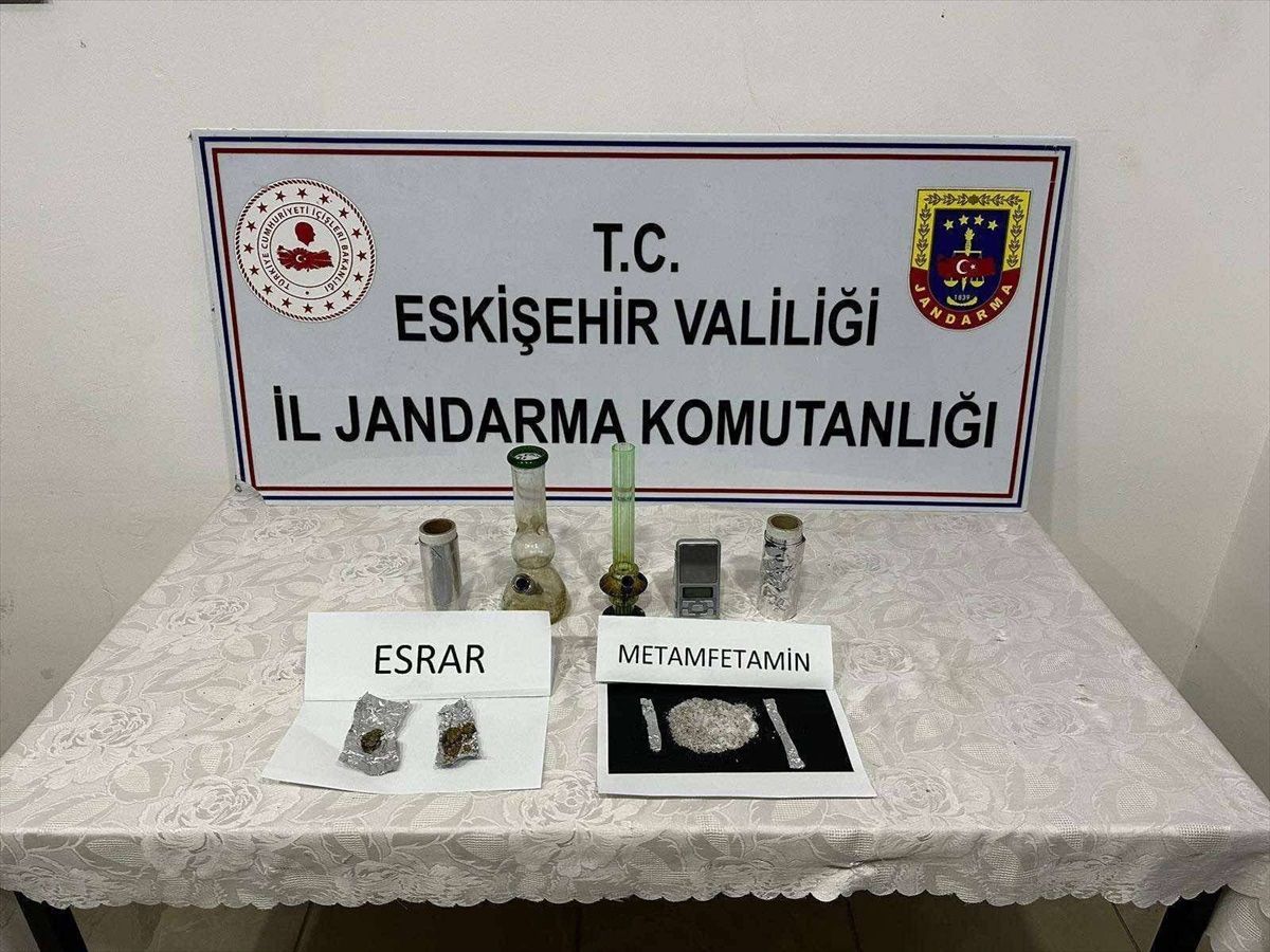 Eskişehir\'de Uyuşturucu Operasyonu: 3 Şüpheli Yakalandı