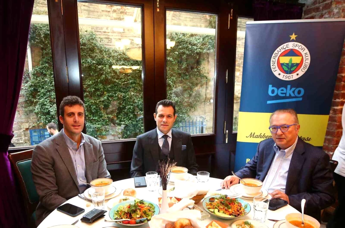 Fenerbahçe Erkek Basketbol Takımı Basın Mensuplarını Yemekte Ağırladı