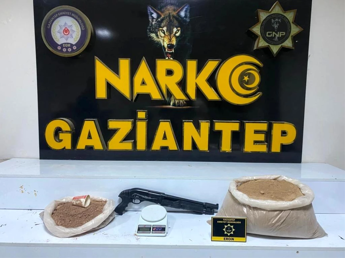 Gaziantep\'te 22 Kilo Eroin Ele Geçirildi, 3 Şüpheli Tutuklandı