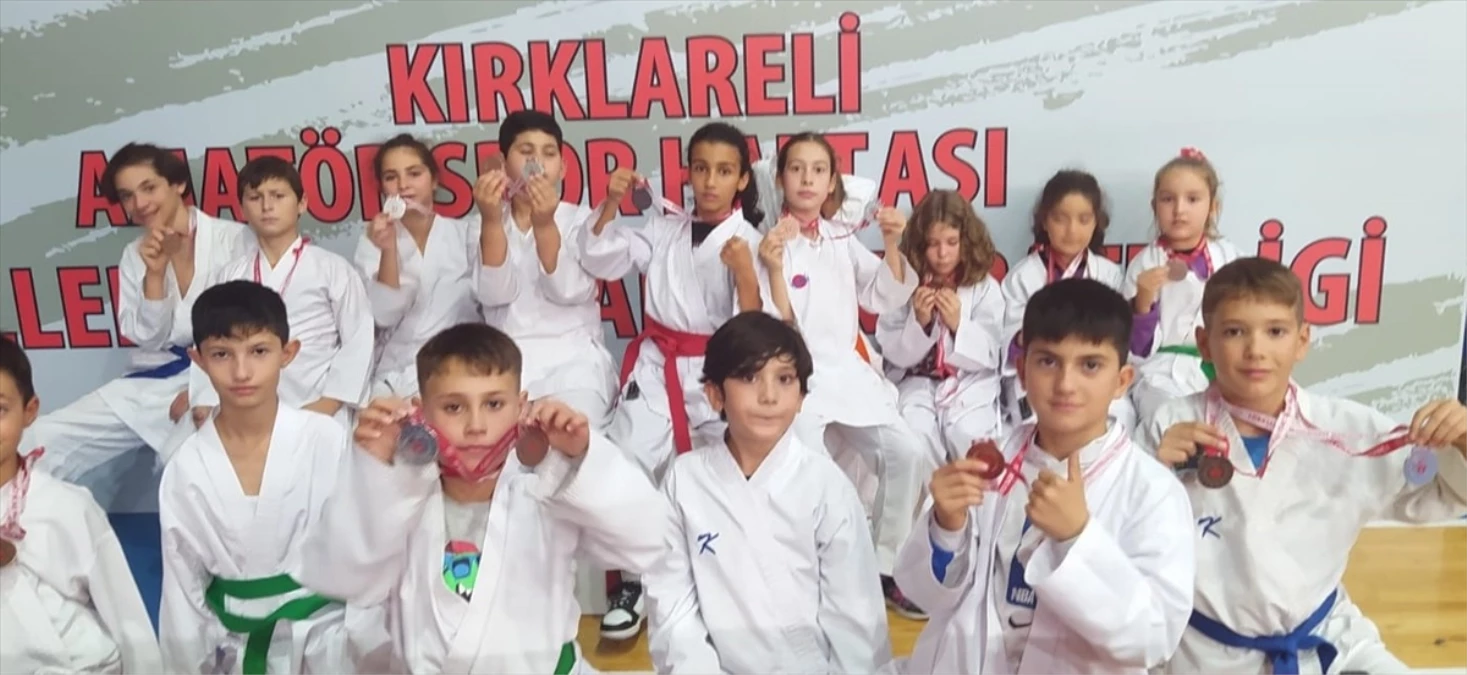 Gelibolu Karate Kulübü, Kırklareli\'ndeki müsabakadan 28 madalya ile döndü