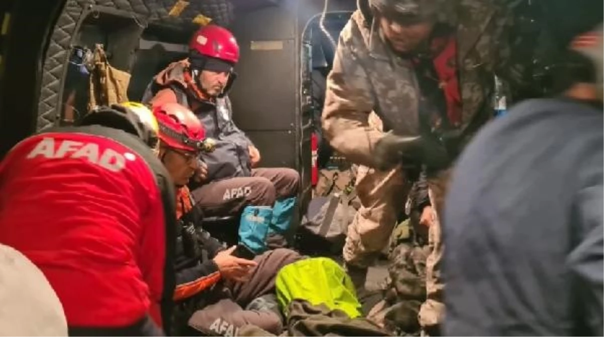 Hasan Dağı\'na tırmanış sırasında düşen kişi helikopterle hastaneye ulaştırıldı