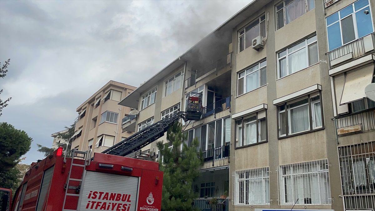 Kadıköy\'de Apartman Dairesinde Çıkan Yangın Söndürüldü