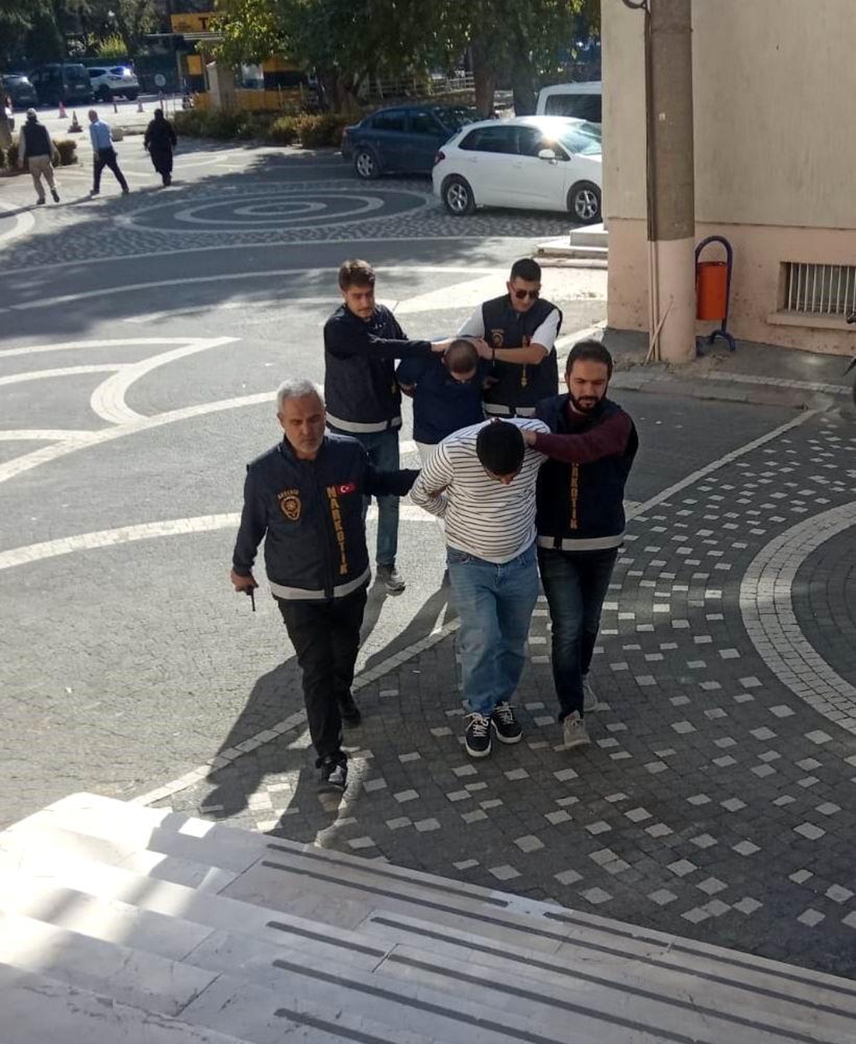 Konya\'da Uyuşturucu Operasyonu: Kadın Çorabına Gizlenmiş Uyuşturucu Ele Geçirildi