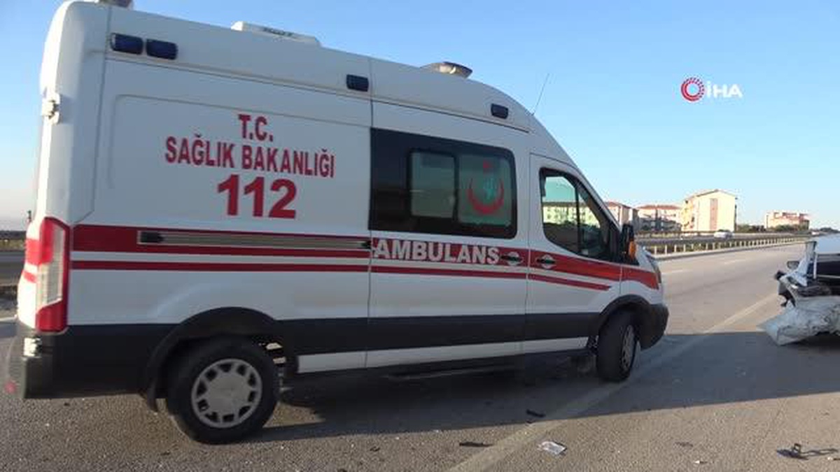 Kırıkkale\'de iki otomobil çarpıştı: 3 yaralı