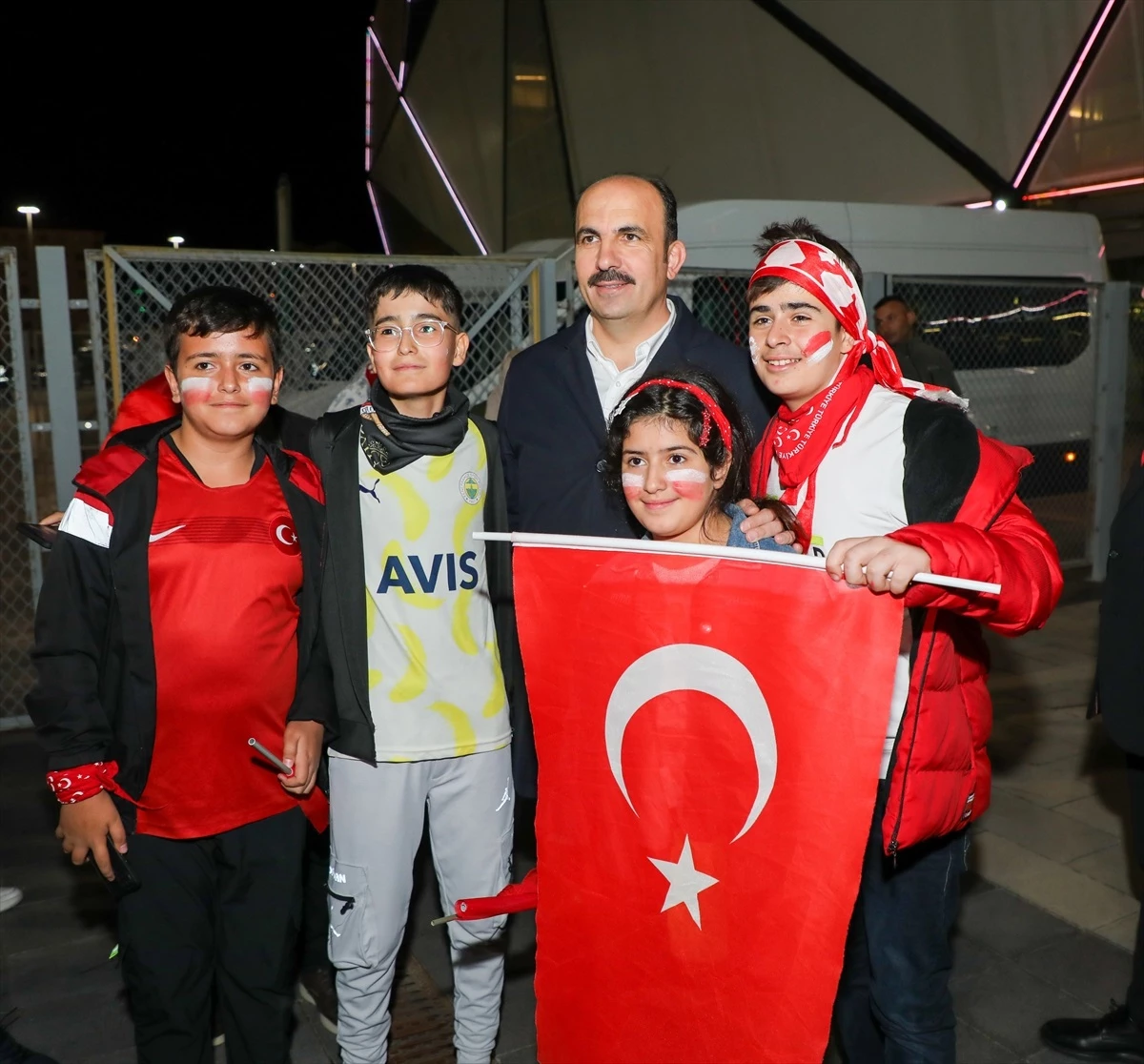 Konya Büyükşehir Belediye Başkanı Uğur İbrahim Altay, A Milli Futbol Takımı\'nı ve Konyalı taraftarları kutladı