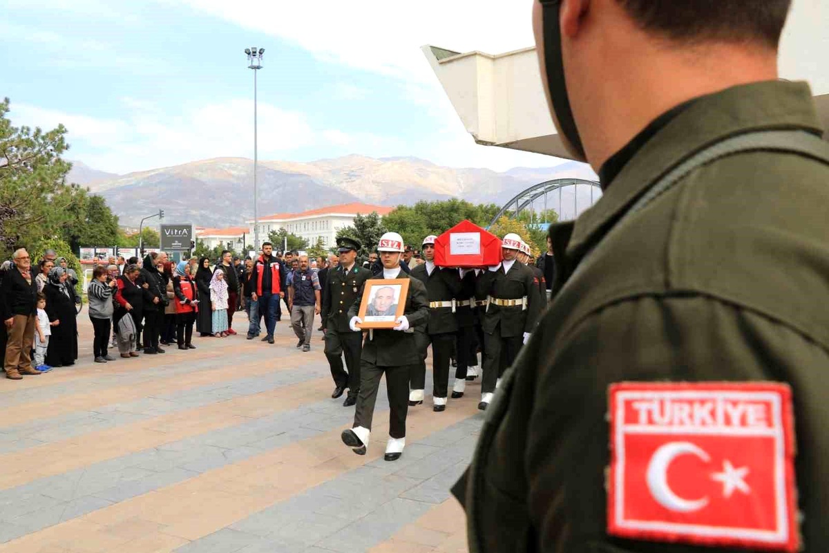 90 Yaşındaki Kore Gazisi Rıza Başar Son Yolculuğuna Uğurlandı