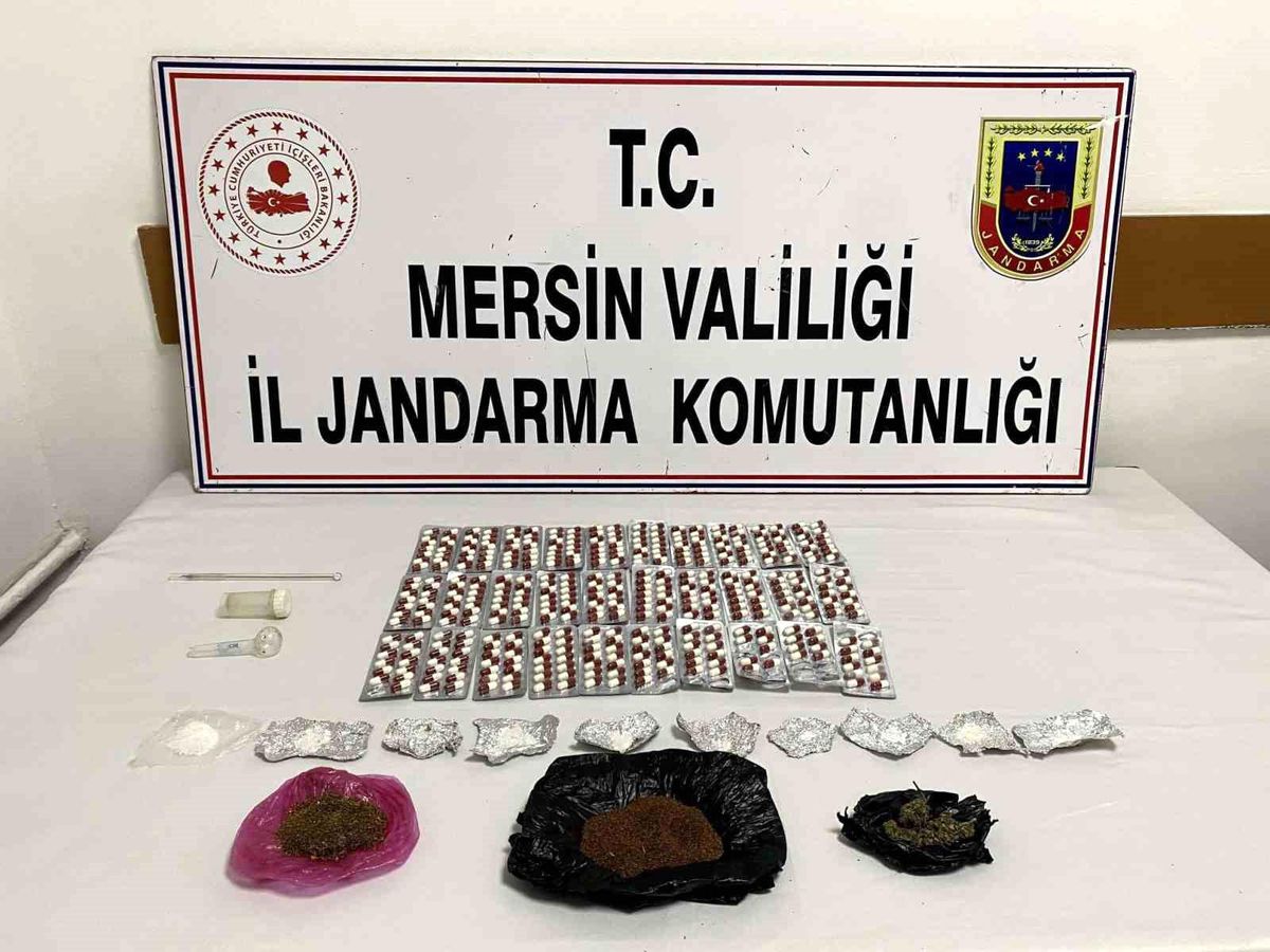 Mersin\'de Uyuşturucu Operasyonu: 3 Gözaltı
