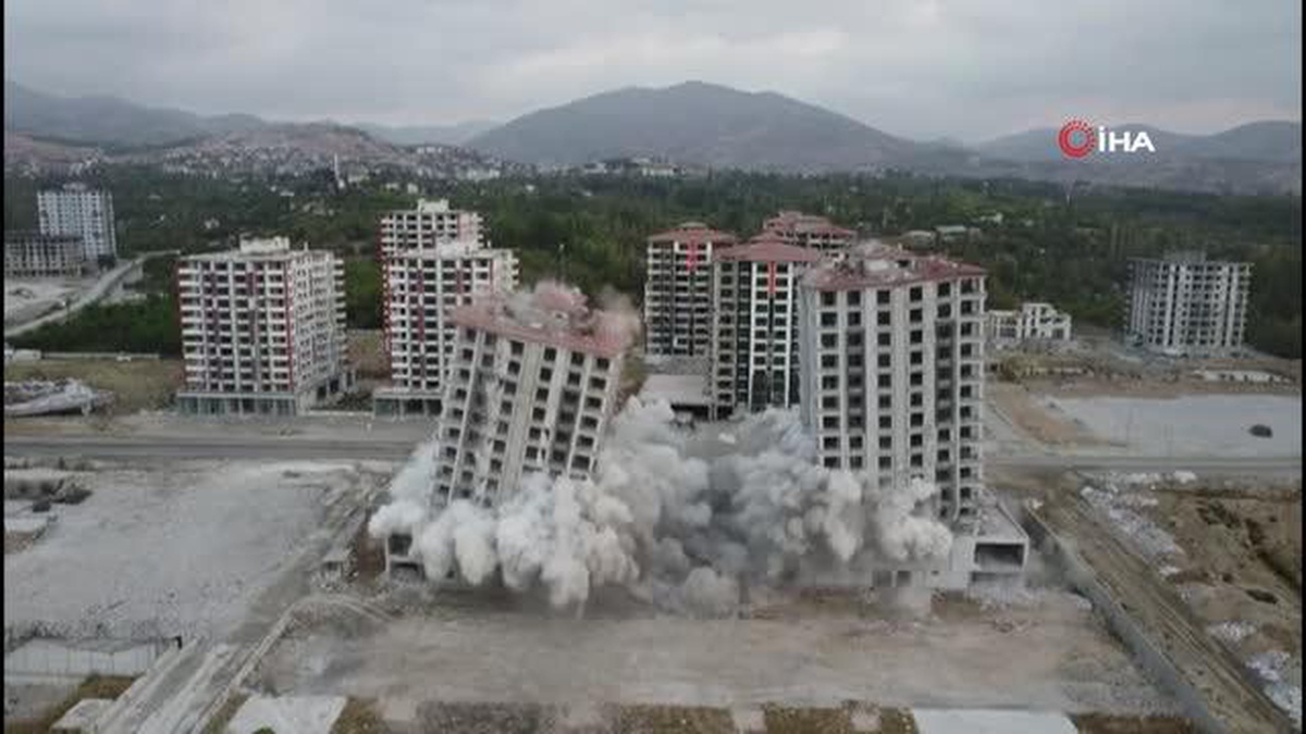 Milyonluk yeni daireler patlayıcı ile yıkılıyor