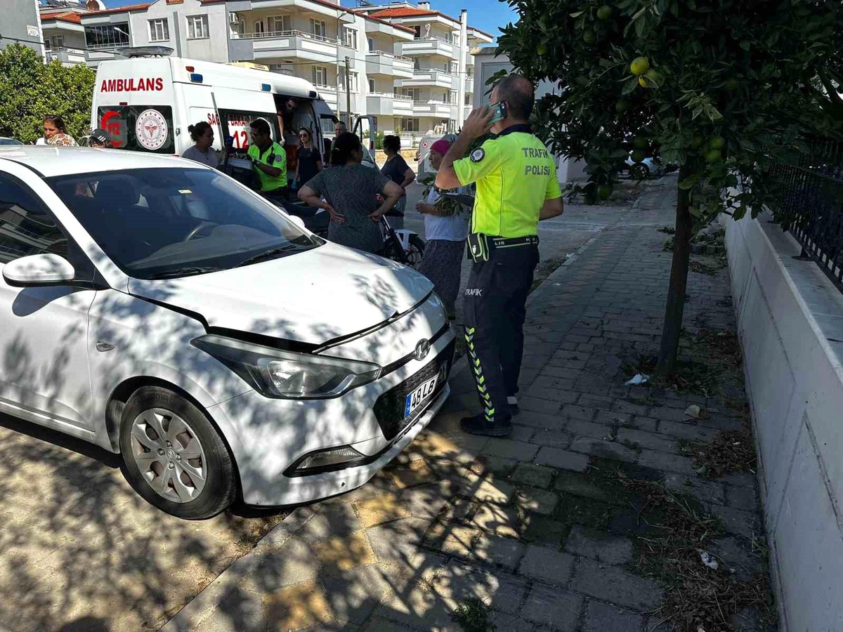 Muğla\'da Otomobilini Park Etmeye Çalışan Şahıs Kardeşine Çarptı