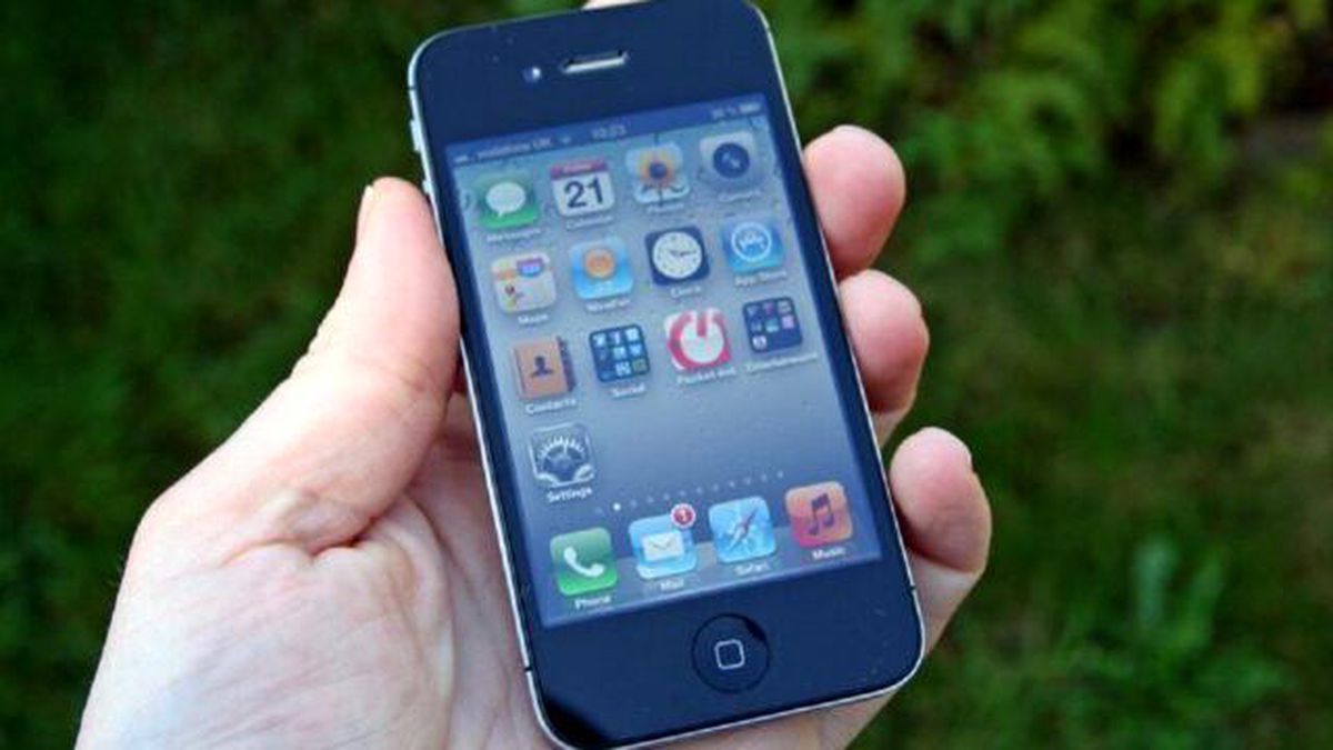 Kargo kutusu bile açılmamış iPhone 4 4GB ve Apple ödülü müzayedede