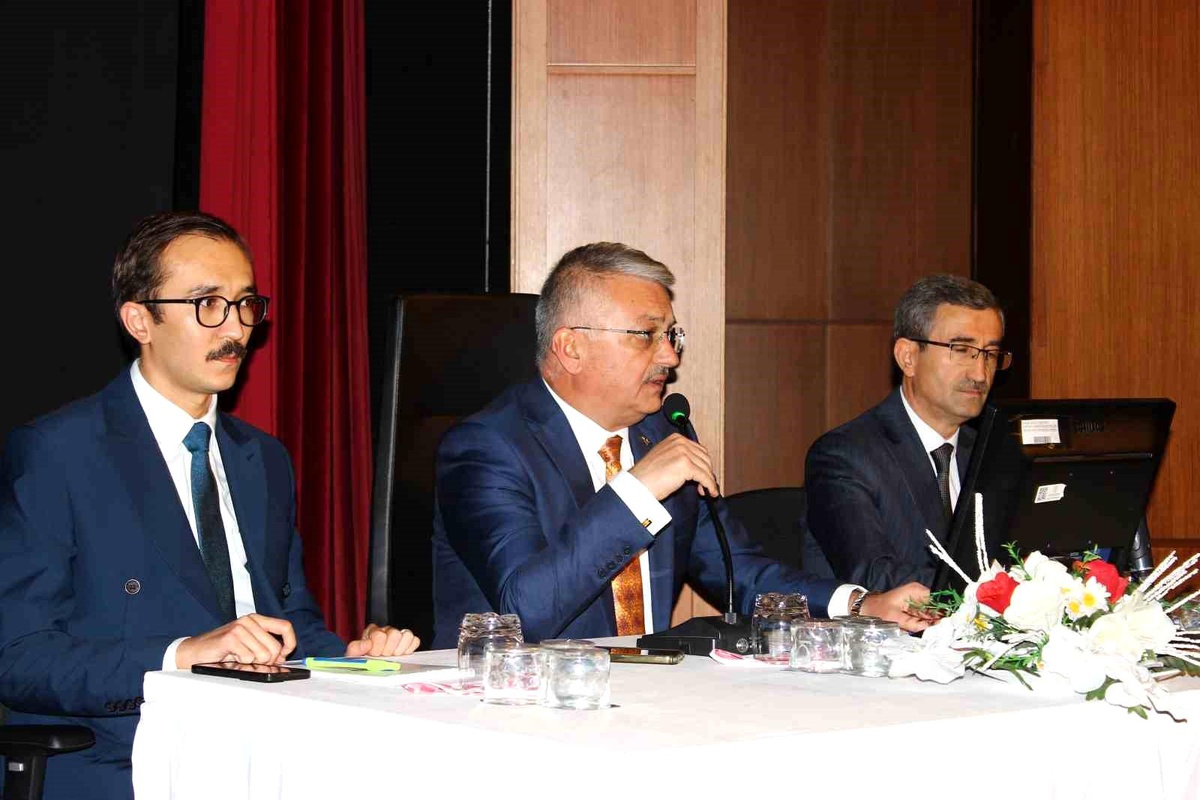 Vali Ersin Yazıcı, Kurum Müdürlerine Uyarıda Bulundu