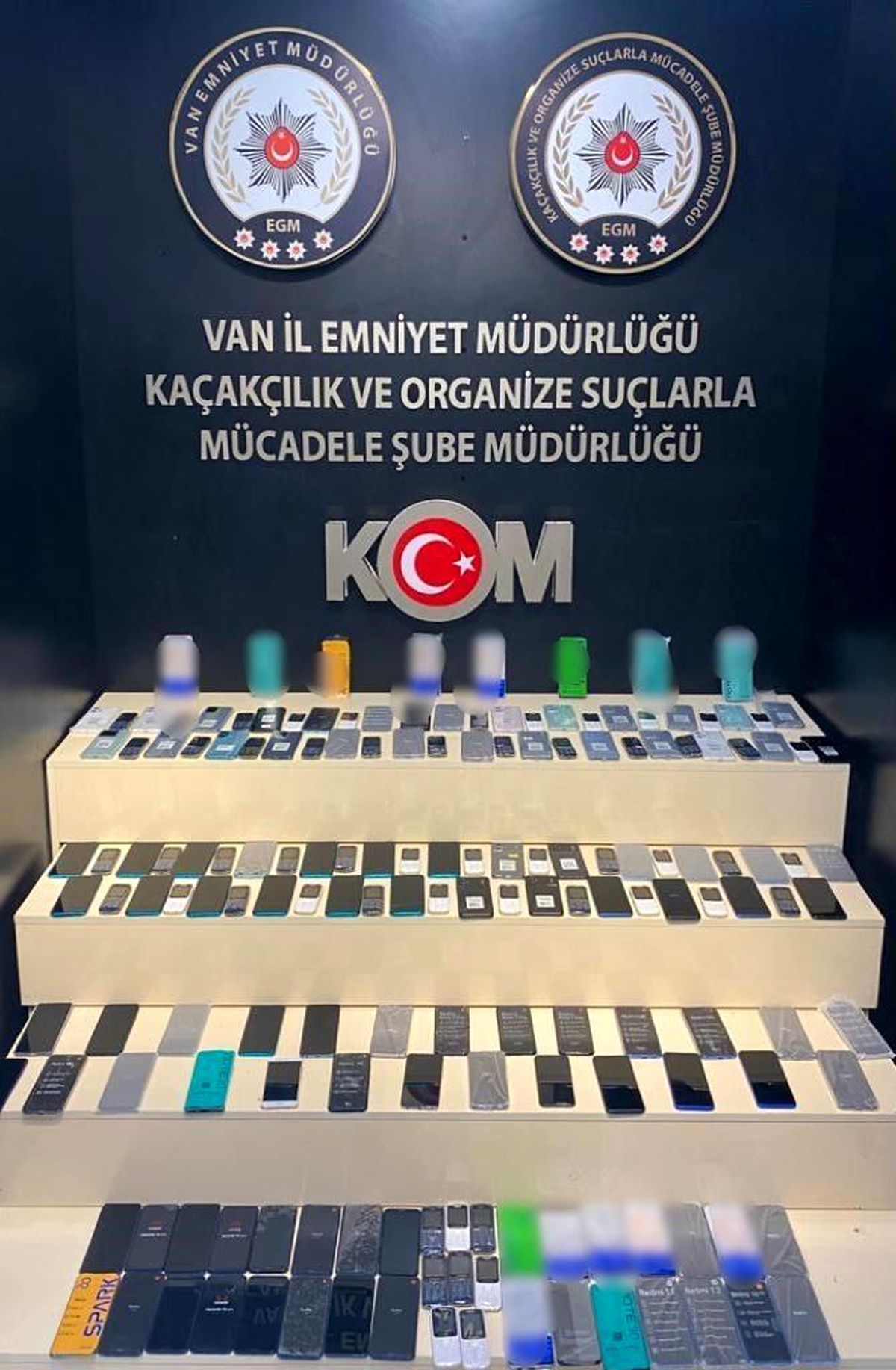 Van\'da Polis Operasyonunda Gümrük Kaçağı Malzemeler Ele Geçirildi