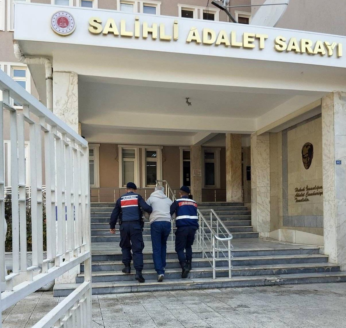Manisa\'da 41 Yıl Hapis Cezası Bulunan Şüpheli Yakalandı
