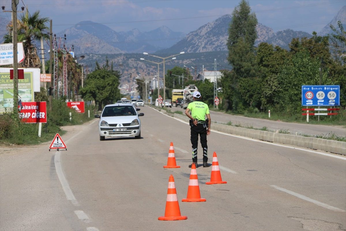 Kozan\'da Dron Destekli Trafik Denetiminde 20 Yıllık Sürücü İlk Kez Cezalandırıldı