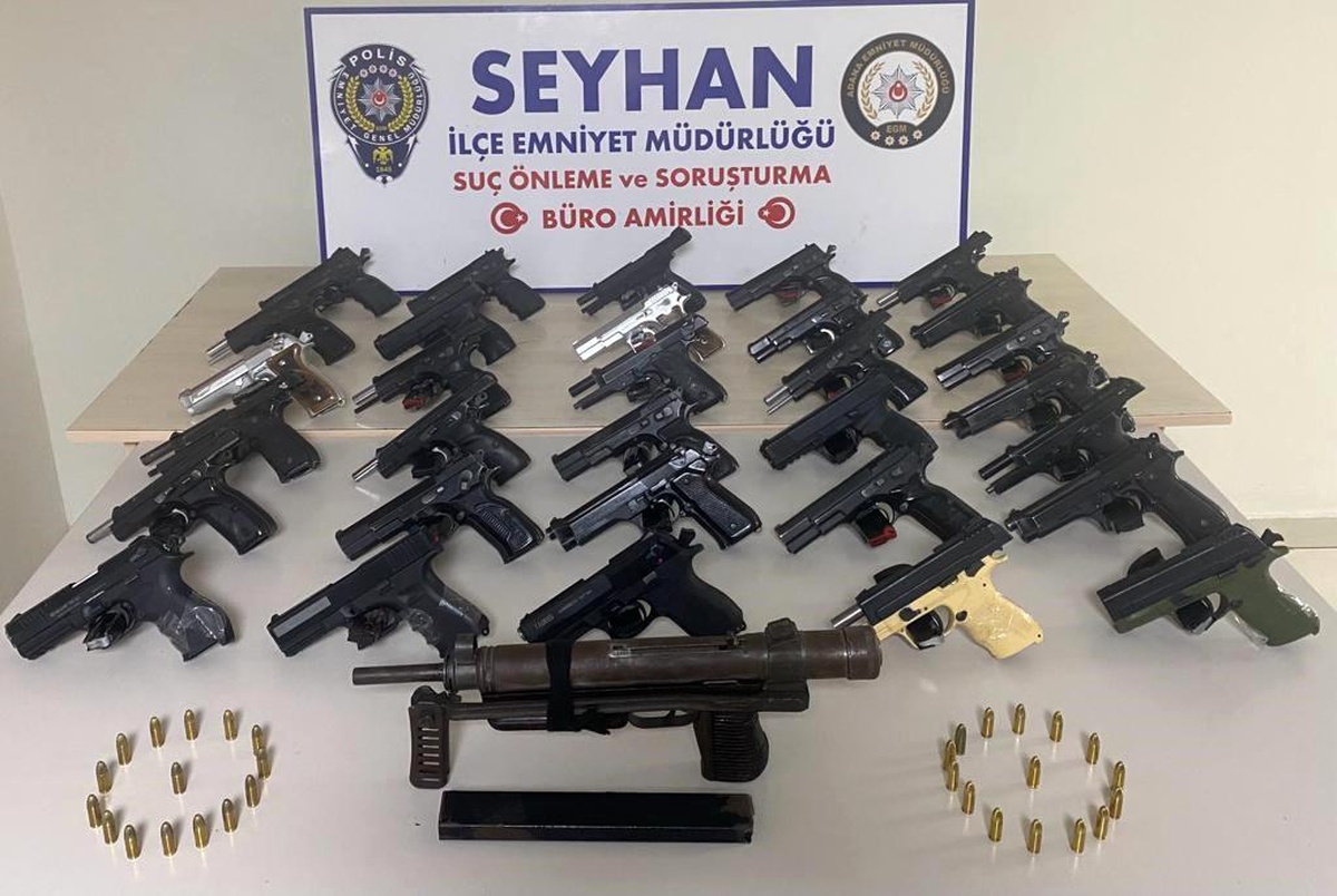 Adana\'da ruhsatsız silahlara geçit yok: 1\'i otomatik 43 tabanca ele geçirildi