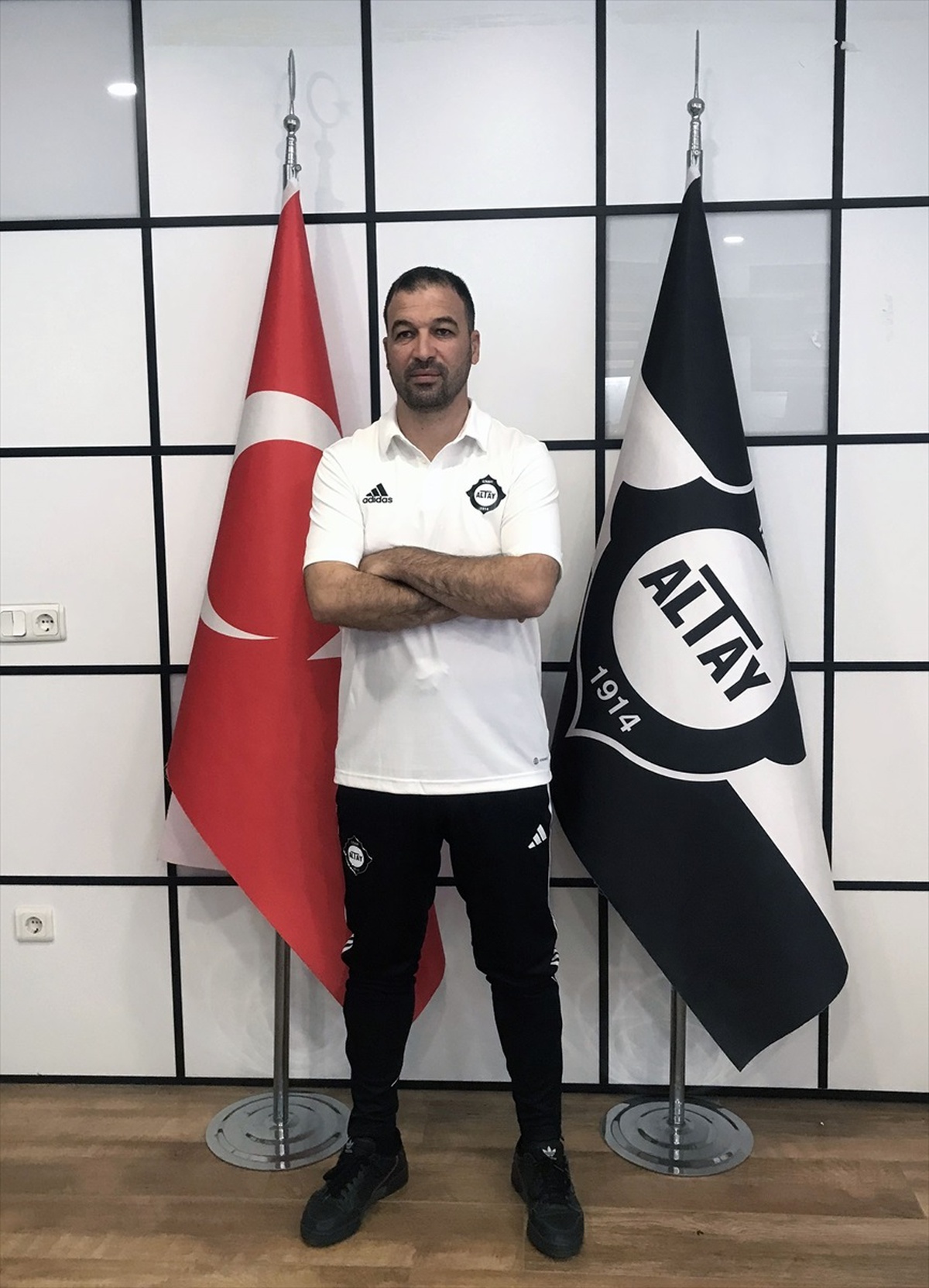 Altay\'ın yeni teknik direktörü Djilali Bahloul: \'Güzel bir ekibiz ve potansiyelimiz var\'