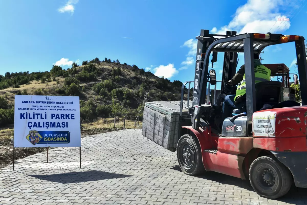 Ankara\'da kaldırım ve kilitli parke taşı döşeme çalışmaları devam ediyor