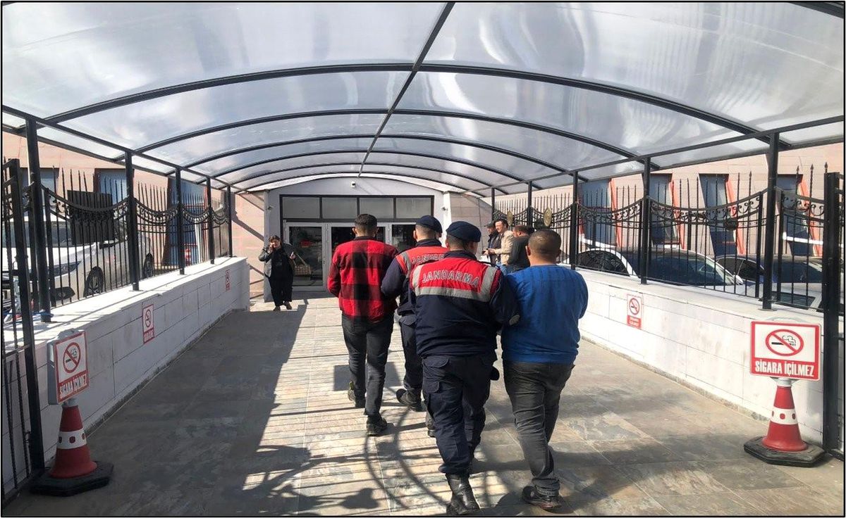 Ankara\'dan Eskişehir\'e gelerek 2 milyon liralık hırsızlık yapan şahıslar yakalandı