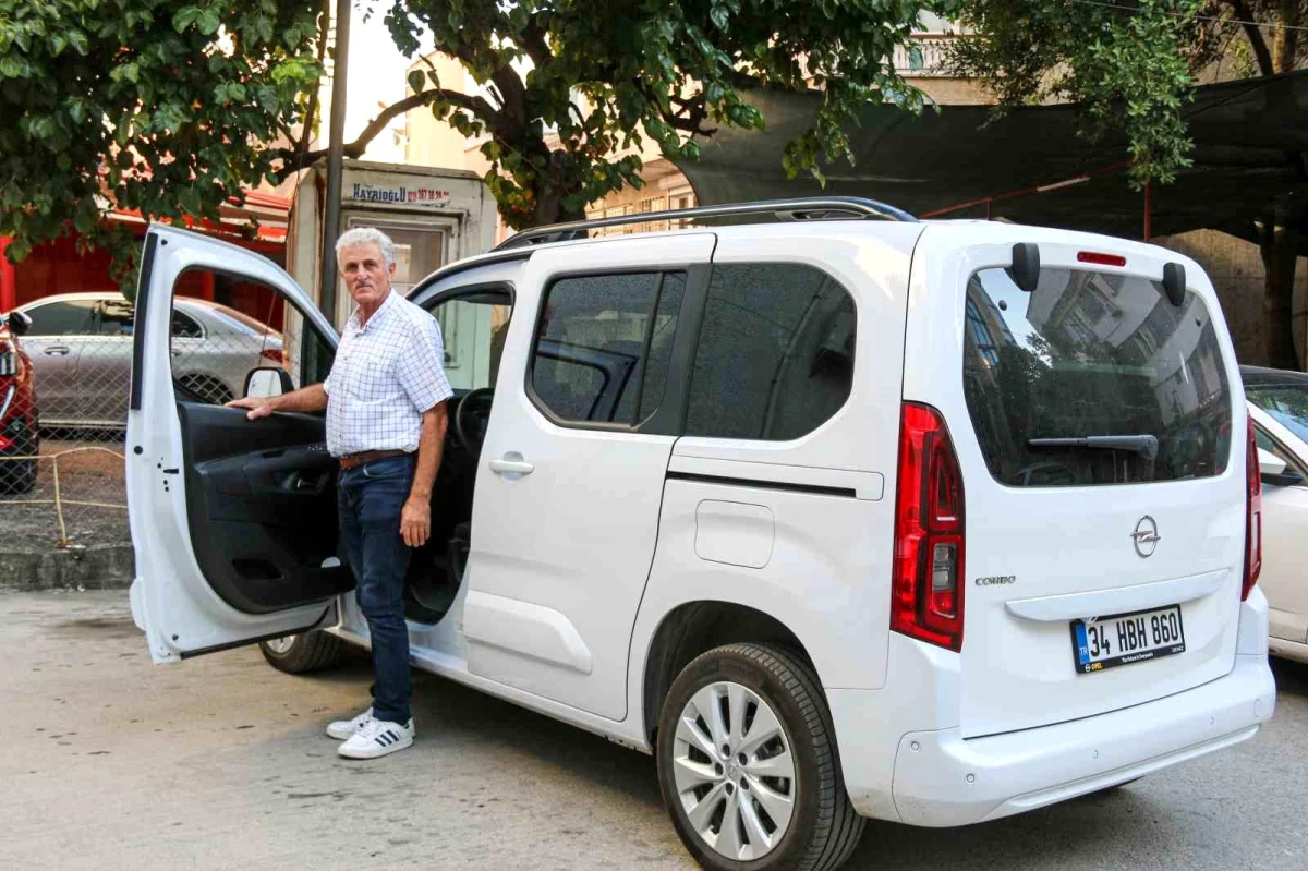 Antalya\'da Yaşayan Trabzonlu Ali Bey Yaşar, Yeni Aldığı Arabada Sorun Yaşadı