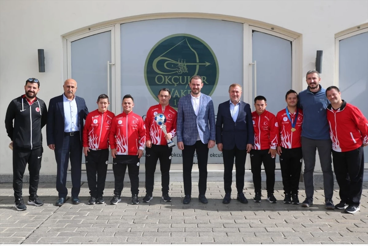 Down Sendromlu Futsal Milli Takımı Okçular Vakfı\'nı Ziyaret Etti