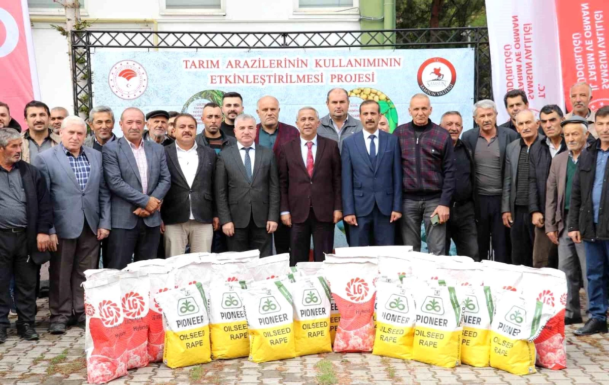 Samsun\'un Havza ilçesinde çiftçilere kanola tohumu dağıtıldı