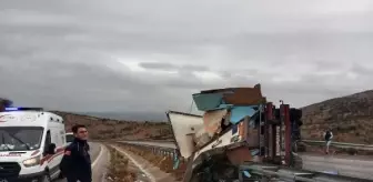Balıkesir'de TIR devrildi; Gönen- Bandırma yolu 9 saat trafiğe kapandı