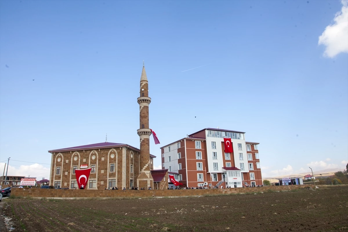 Bitlis\'te şehidin vasiyeti üzerine yaptırılan cami ve Kur\'an kursu hizmete açıldı