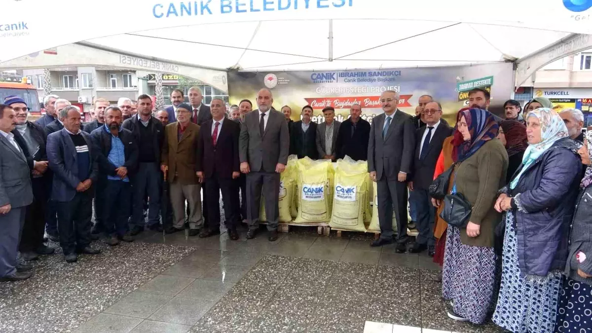 Samsun\'da Çiftçilere 10 Ton Gübre Desteği Verildi